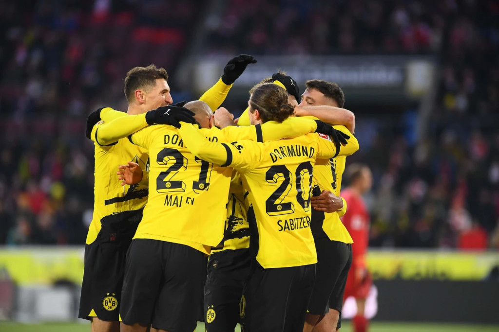 Borussia Dortmund - Villarreal CF typy, kursy i analiza meczu (25.11.2025)